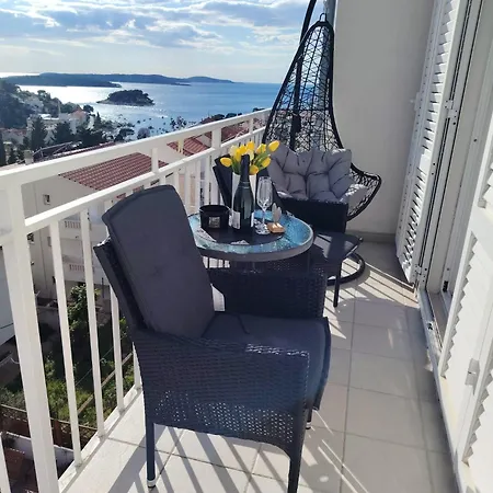 Buzolic 2 Hvar Hvar Town