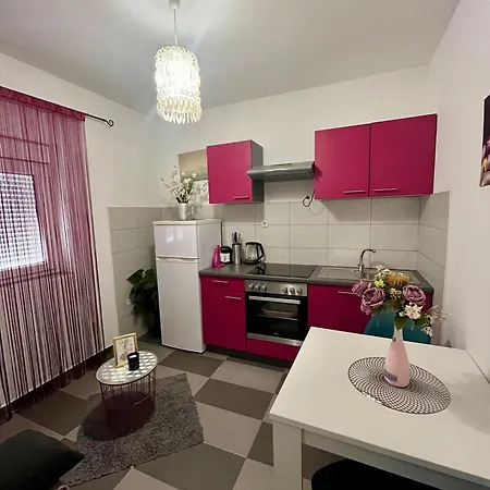 Buzolic 2 Hvar Apartmán *